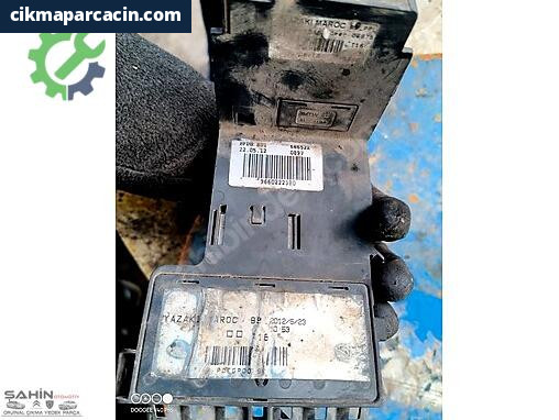 Peugeot Partner Akü Kapağı 9660222380 çıkma parça
