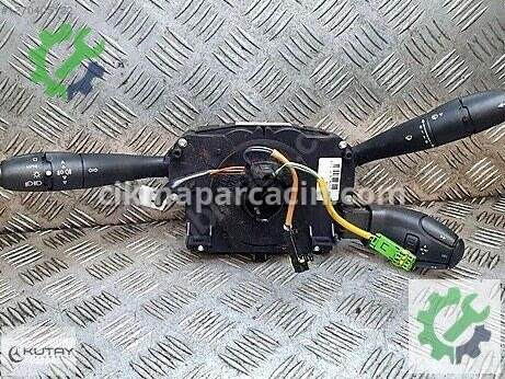 Peugeot 207 Sinyal Kolu çıkma parça
