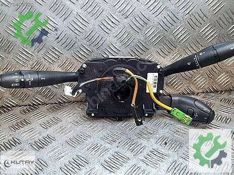 Peugeot 207 Sinyal Kolu çıkma parça