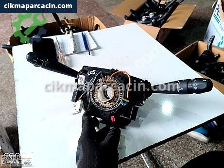 Peugeot 208 Sinyal Kolu çıkma parça
