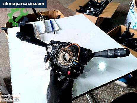 Peugeot 208 Sinyal Kolu çıkma parça