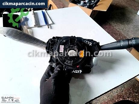 Peugeot Rifter Sinyal Kolu çıkma parça