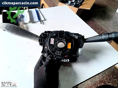 Peugeot Rifter Sinyal Kolu çıkma parça