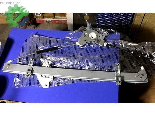 Hyundai Starex Sağ Cam Krikosu 824044A010 çıkma parça