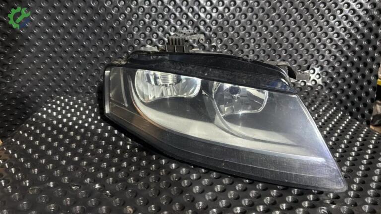 Audi A4 Far çıkma parça