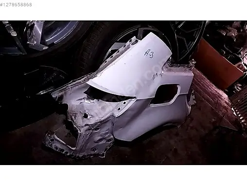 Audi A3 Sağ Arka Çamurluk çıkma parça