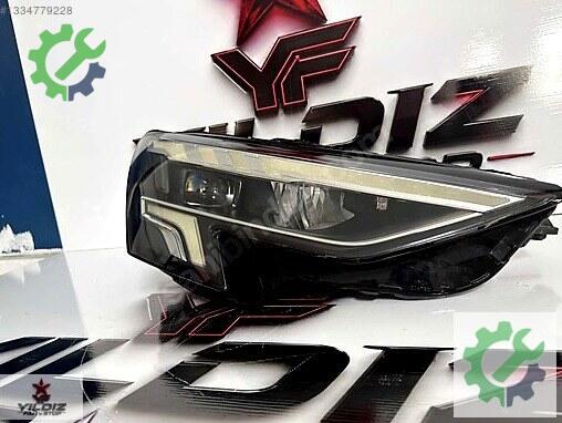 Audi A3 Sağ Ön Far 8Y0941034 çıkma parça