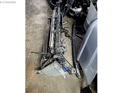Audi A4 Komple Ön çıkma parça