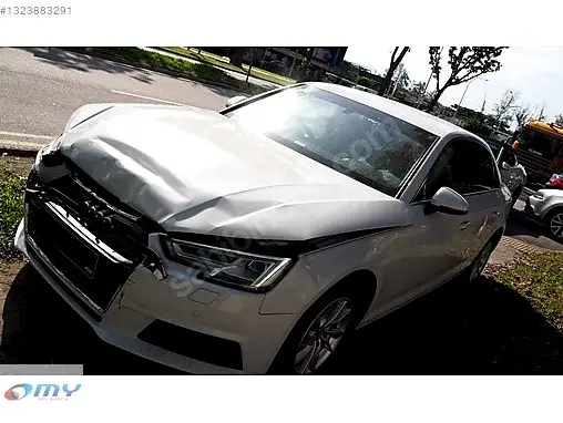Audi A4 Sol Çamurluk çıkma parça