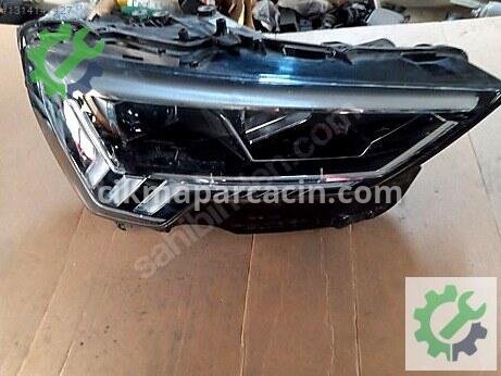 Audi Q3 Sağ Ön Far çıkma parça