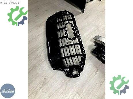 Audi Q7 Ön Panjur çıkma parça