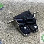 A 2047400535 Mercedes GLA W156 W204 Bagaj Kapak kilidi orjinal