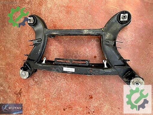 Mercedes-Benz E Arka Travers 2123504709 çıkma parça