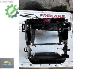 Audi A4 1998-2001 Çıkma Teyip Çerçevesi