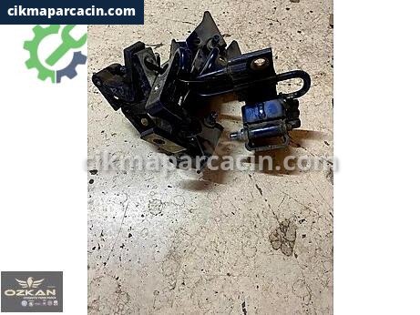 Audi A4 Kapı Menteşesi çıkma parça