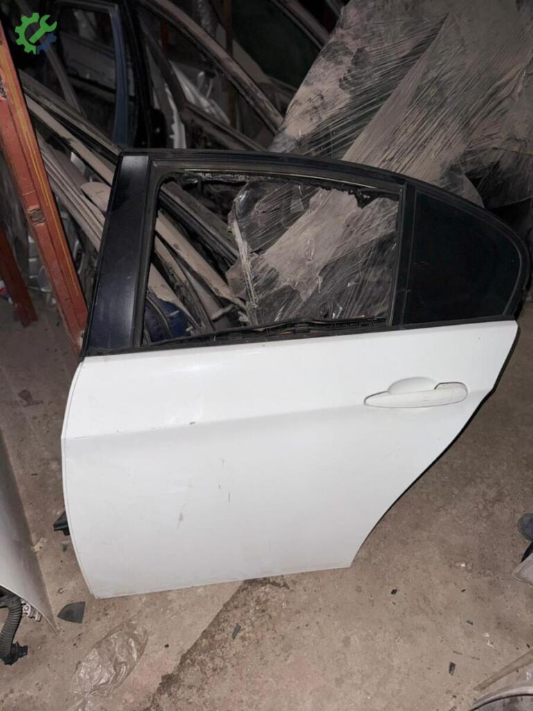 BMW 3 Serisi Sol Arka Kapı çıkma parça