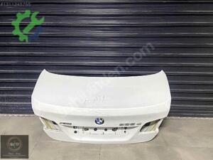 BMW 5 SERİSİ F10 BEYAZ BAGAJ KAPAĞI
