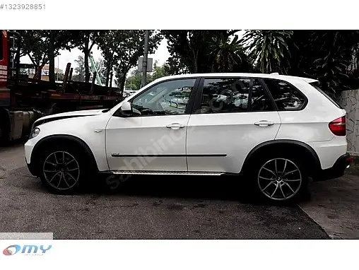 BMW X5 Ön Panjur çıkma parça