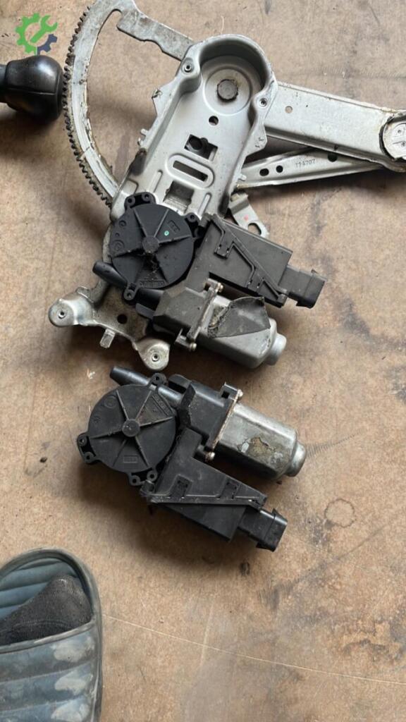Opel Corsa Ön Cam çıkma parça