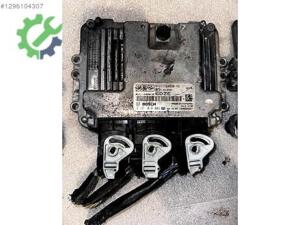 FORD FİESTA MOTOR BEYNİ 8V21