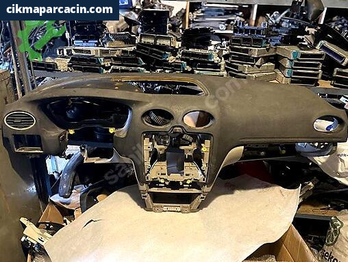 Ford Focus Torpido çıkma parça