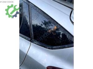 FORD FOCUS 3 HATCHBACK HB SAĞ SOL ARKA KELEBEK CAMI