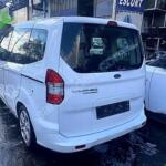 FORD TOURNEO COURİER HATASIZ DOLU BEYAZ BAGAJ KAPAĞI