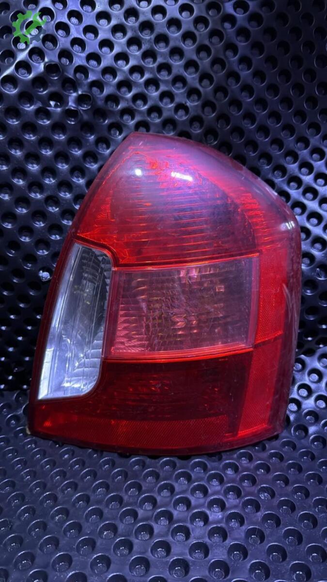 Hyundai Accent Sağ Stop çıkma parça