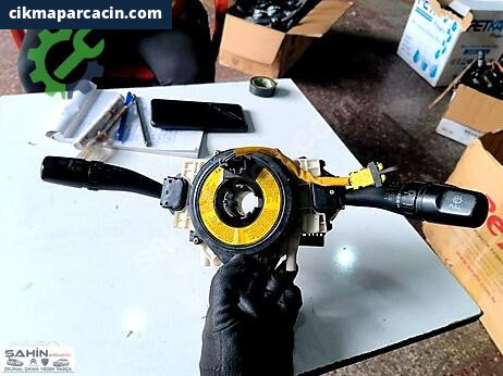 Hyundai Accent Sinyal Kolu çıkma parça