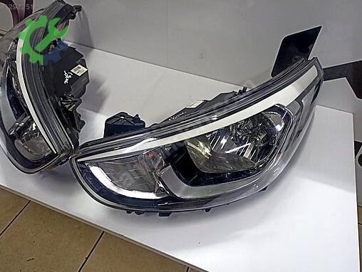 Hyundai Accent Blue Sağ Ön Far çıkma parça