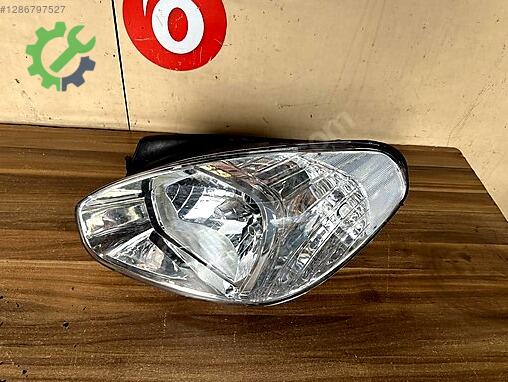 Hyundai Accent Era Sağ Ön Far çıkma parça