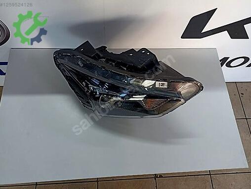Hyundai Bayon Sağ Ön Far çıkma parça