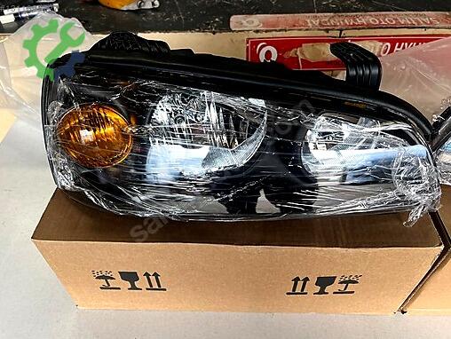 Hyundai Elantra Sağ Ön Far çıkma parça