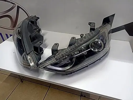 Hyundai Elantra Sağ Ön Far çıkma parça