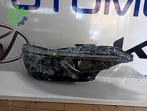 Hyundai Elantra Sağ Ön Far çıkma parça