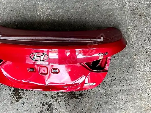 Hyundai Elantra Bagaj Kapağı çıkma parça