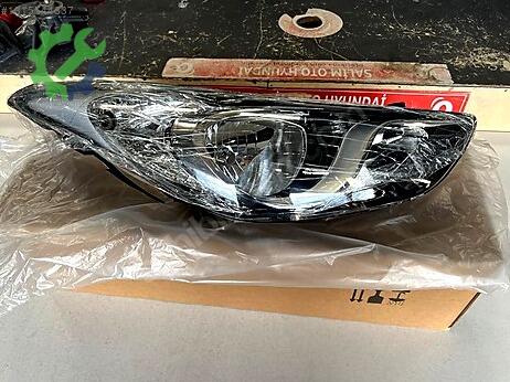 Hyundai Elantra Sağ Ön Far çıkma parça