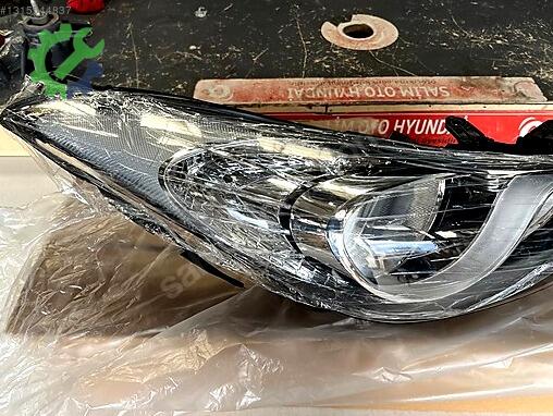 Hyundai Elantra Sağ Ön Far çıkma parça