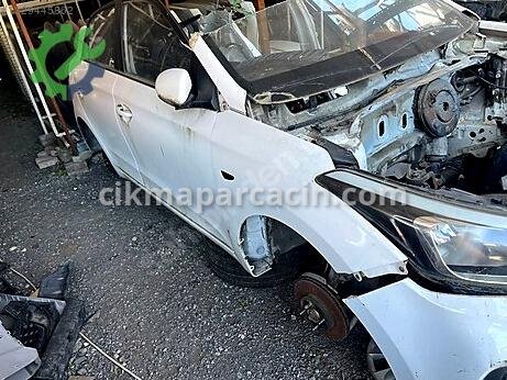 Hyundai i20 Sağ Arka Çamurluk çıkma parça