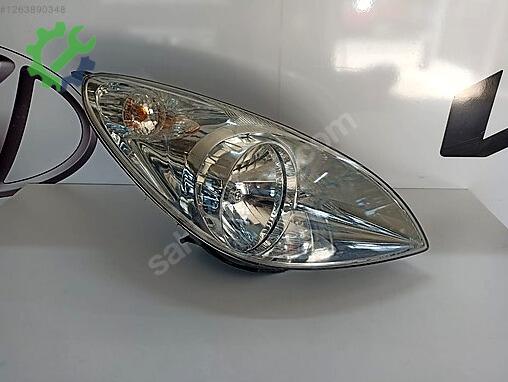 Hyundai i20 Sağ Ön Far çıkma parça