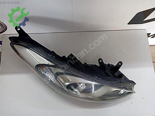 Hyundai i30 Sağ Ön Far çıkma parça