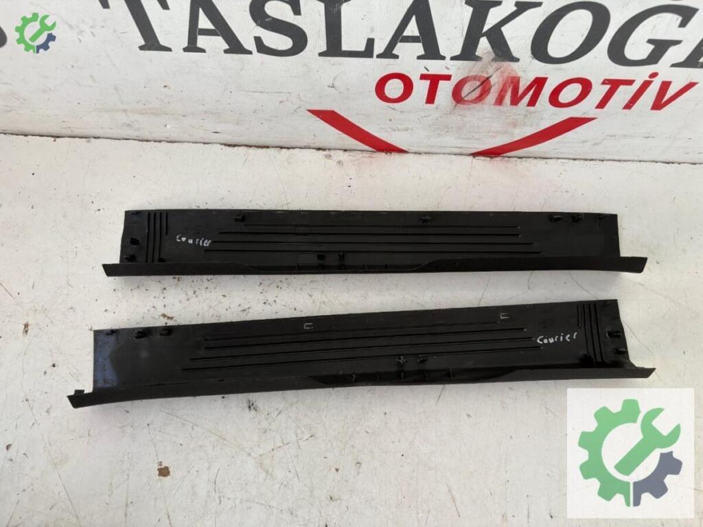 Ford Tourneo Courier Bakalitler çıkma parça