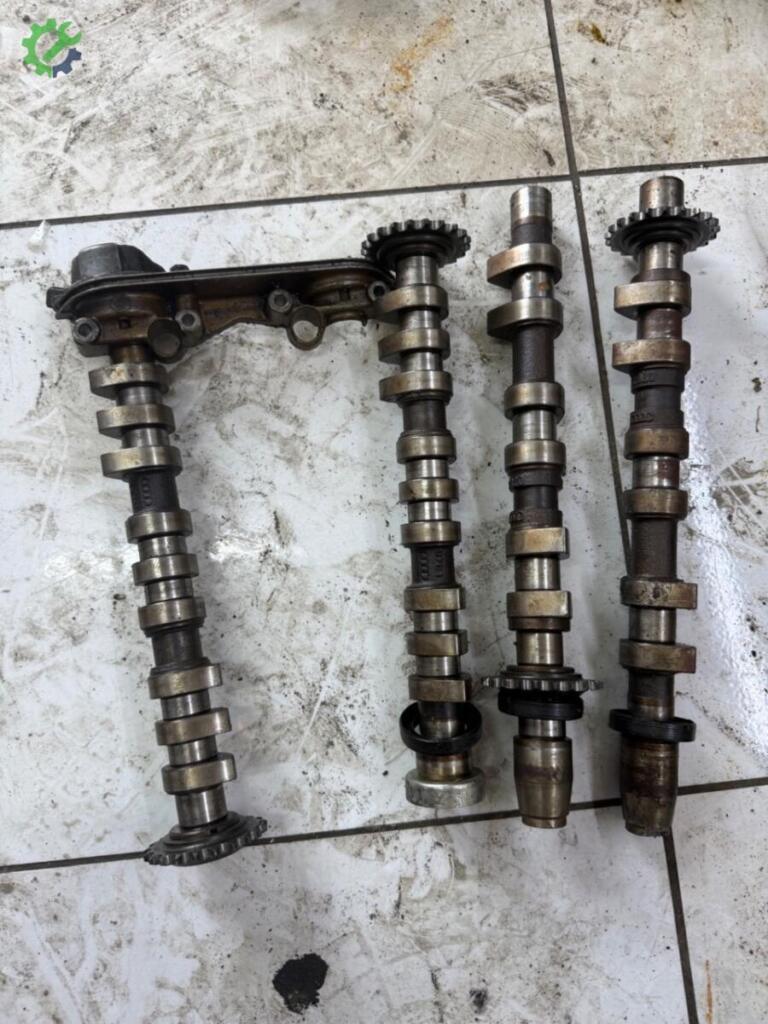 Audi A4 Eksantrik Mili çıkma parça