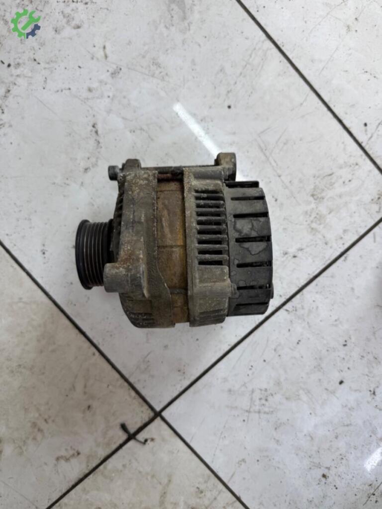 Audi A4 Şarj Dinamosu çıkma parça