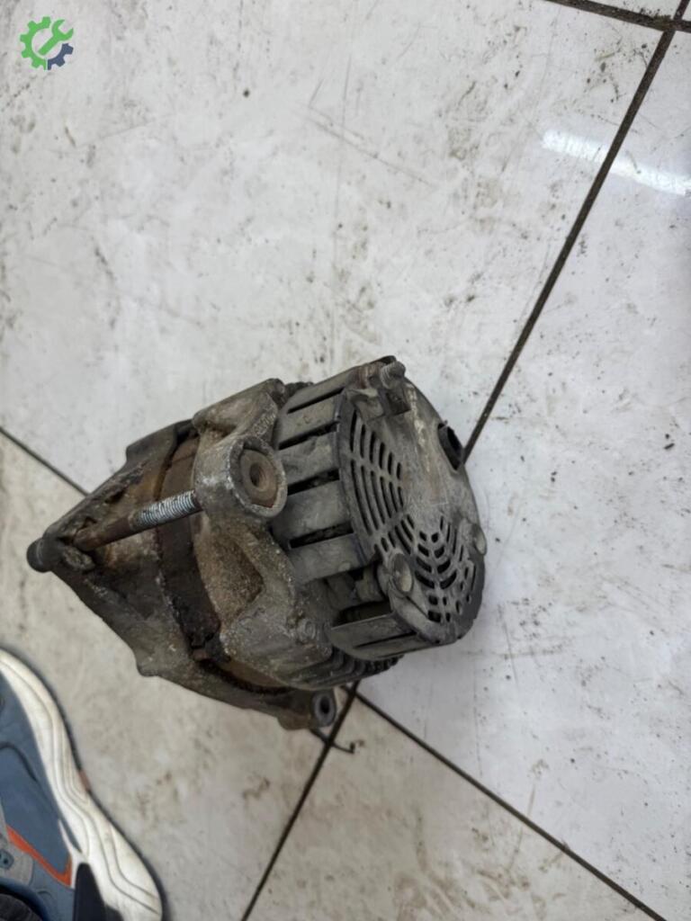 Audi A4 Şarj Dinamosu çıkma parça