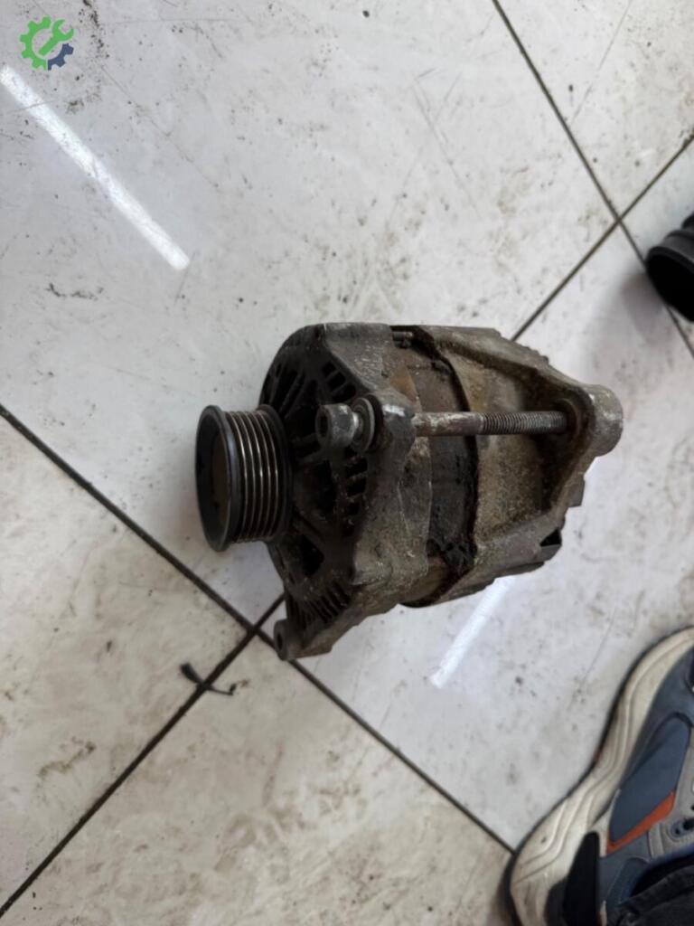 Audi A4 Şarj Dinamosu çıkma parça