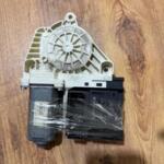 PASSAT B6 SAG ÖN CAM MOTORU