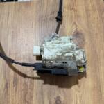 PASSAT B6 SOL ÖN KAPI KİLİDİ