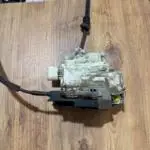 PASSAT B6 SOL ÖN KAPI KİLİDİ