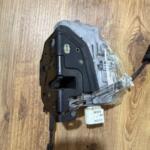 PASSAT B6 SOL ÖN KAPI KİLİDİ